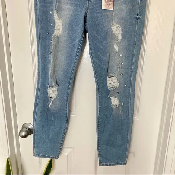 NWT Jessica Simpson Kiss Me Ankle Skinny Distressed Embellished Jean