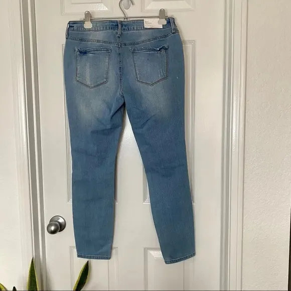 NWT Jessica Simpson Kiss Me Ankle Skinny Distressed Embellished Jean