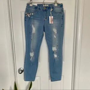 NWT Jessica Simpson Kiss Me Ankle Skinny Distressed Embellished Jean