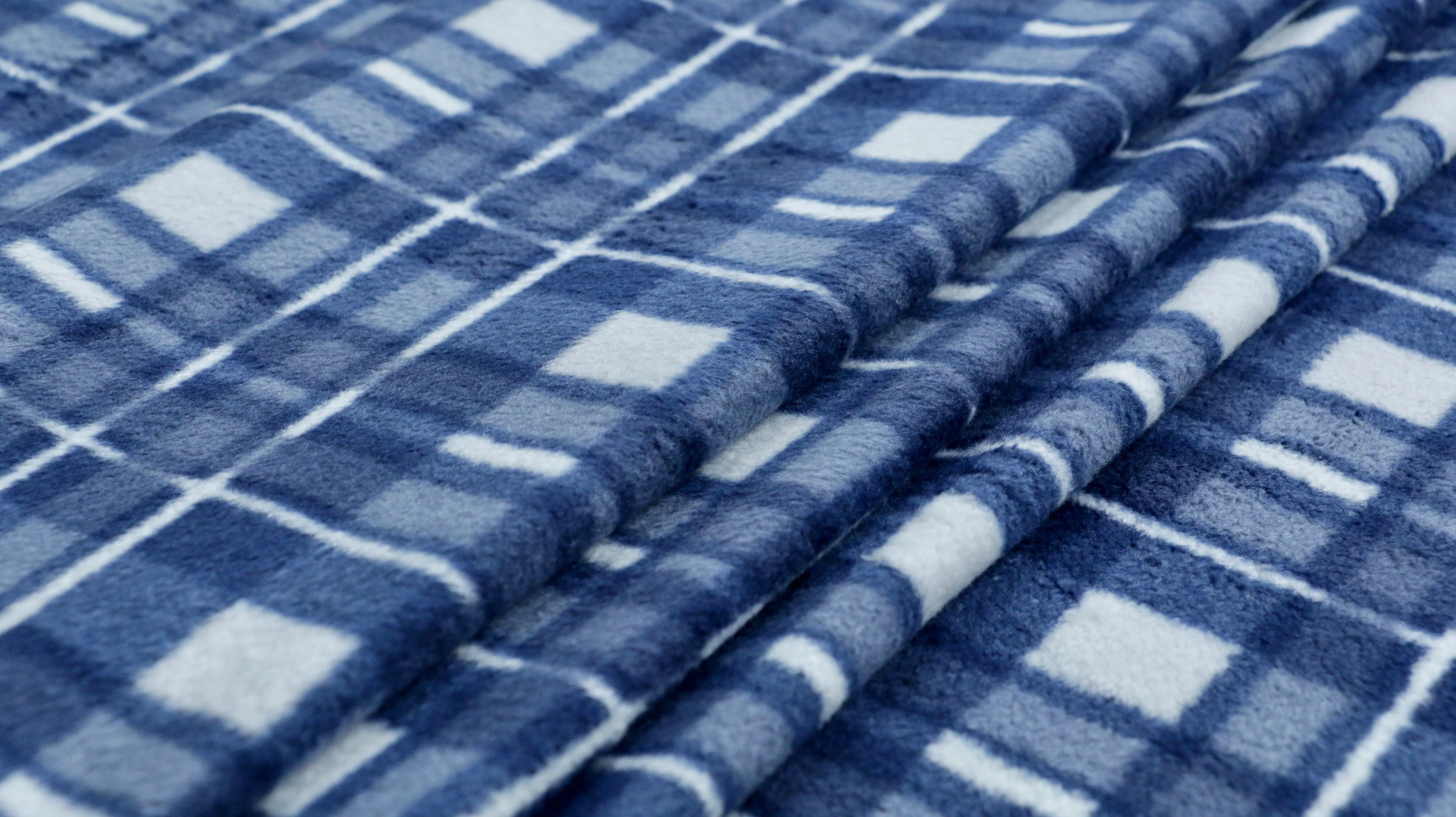 REMNANT 0.35m x 1.50m - FLEECE FABRIC - Blue & White Check Design - Medium Weight