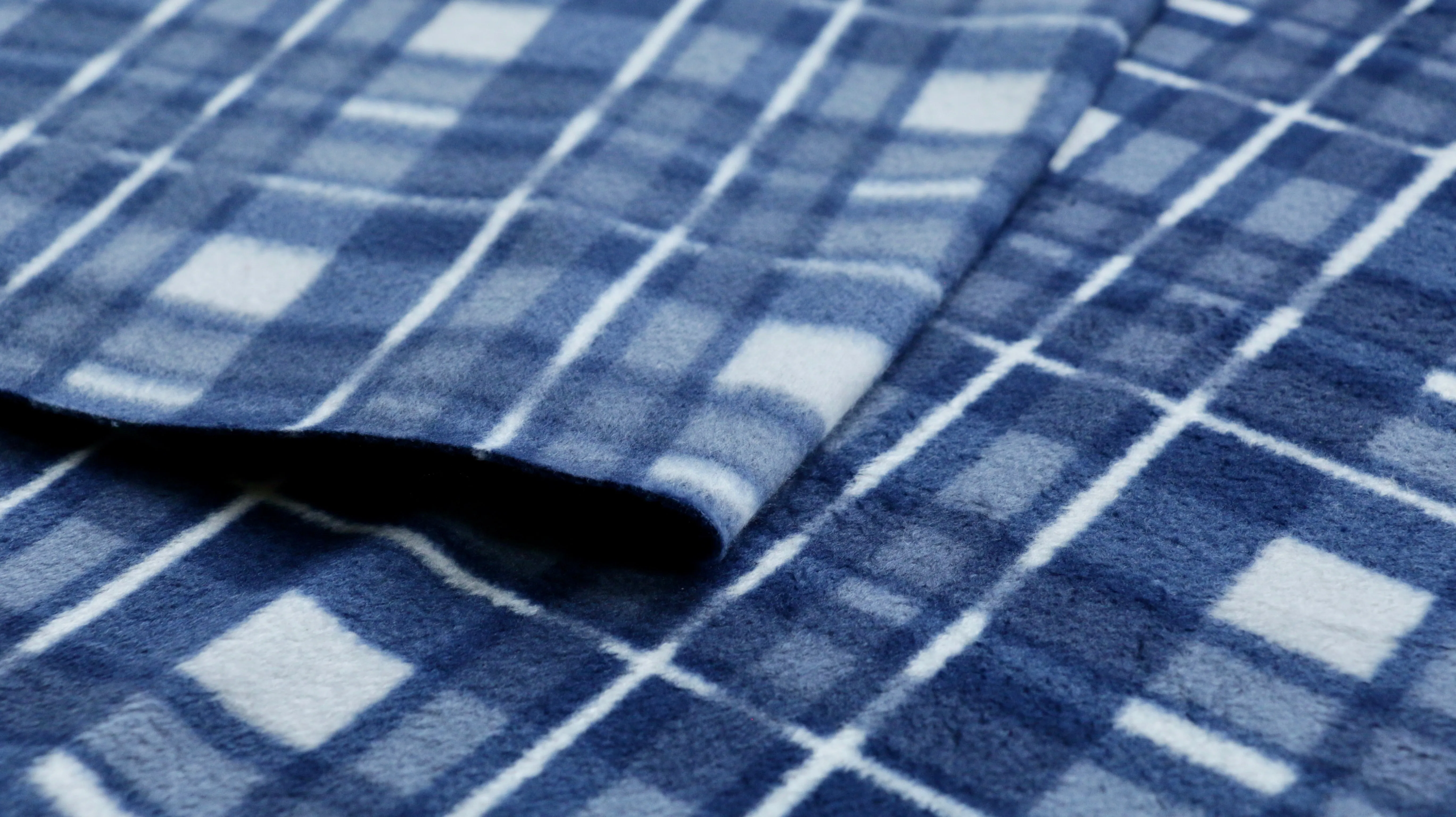 REMNANT 0.35m x 1.50m - FLEECE FABRIC - Blue & White Check Design - Medium Weight