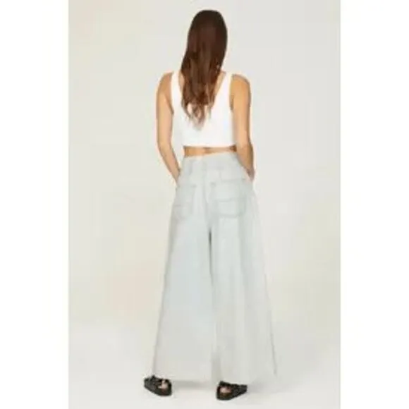Rent the runway Lee high rise pleated light blue 2 button denim jeans boho Sz 30