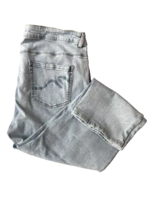 Santana Light Wash Capri Jeans