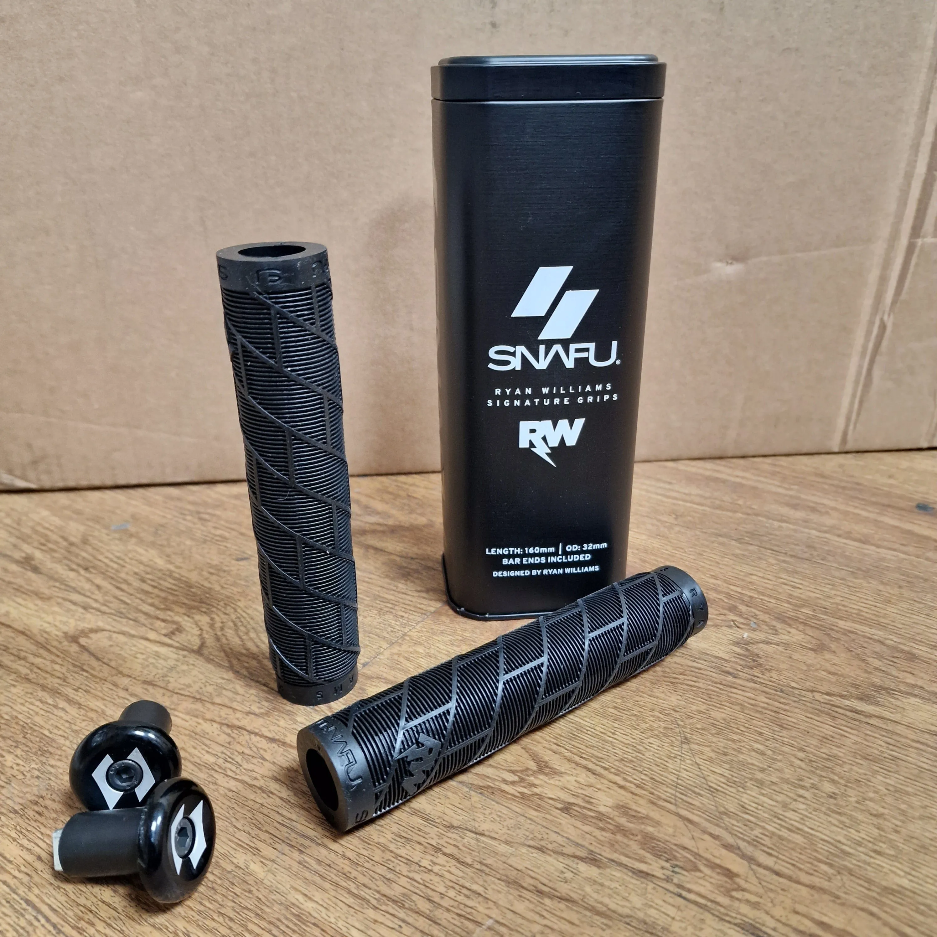 Snafu RWilly Grips