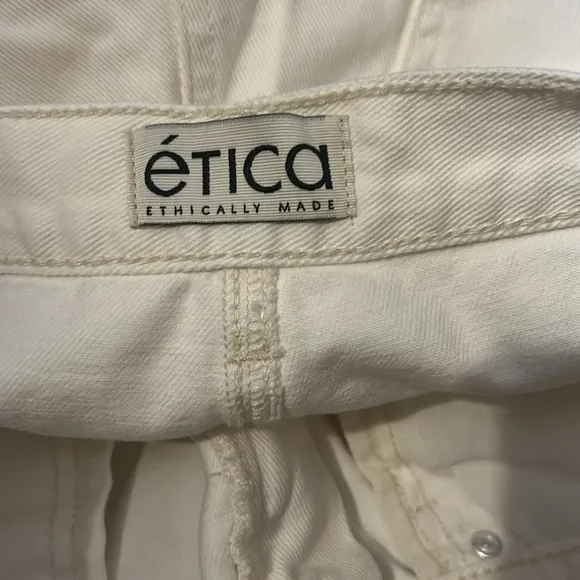 Ética White High Waist Relaxed Barrel Jeans size 31 never worn
