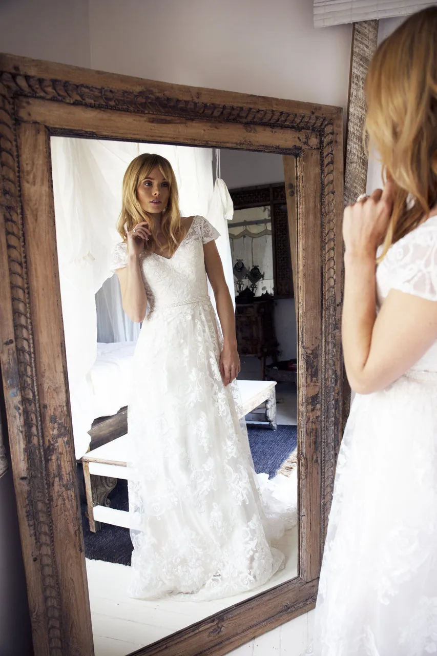 White Cap Sleeve V-neck Lace Backless Dresses To Wear To A Wedding, TYP0978