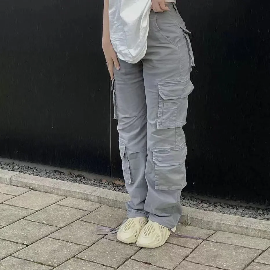 Women's Loose Fitting High Waist Jeans with Cargo Pockets