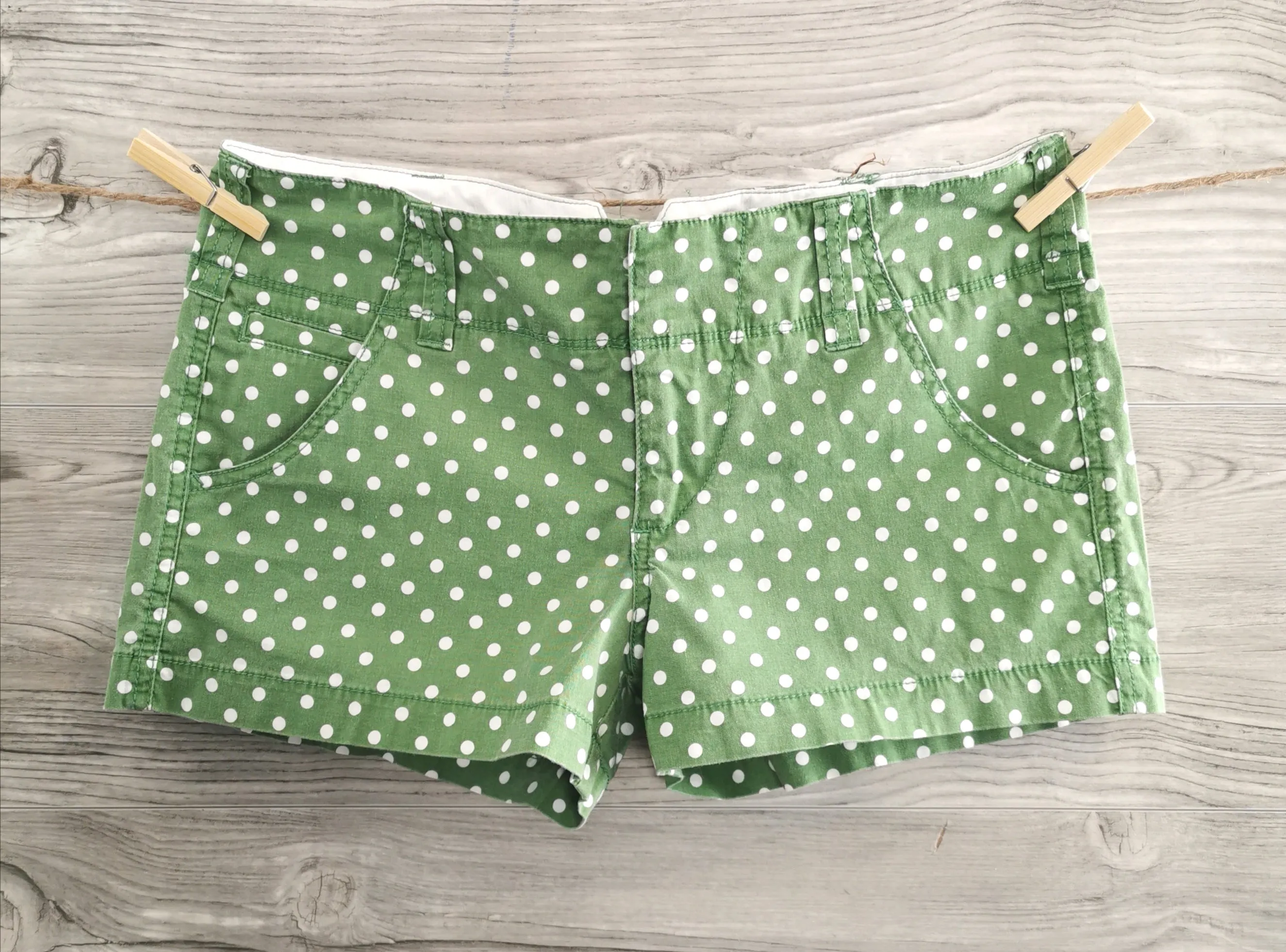 WOMENS SIZE 7 or TEEN GIRL - ROXY, Green & White Cotton Shorts EUC B17