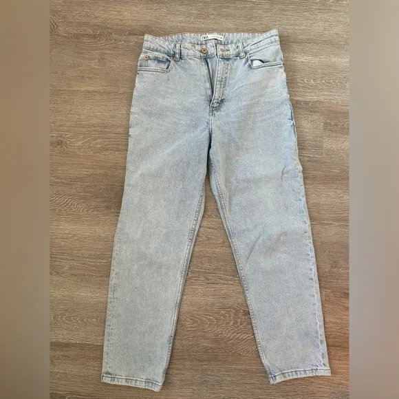 Zara NWOT High Waist Mom Fit Jeans Size 8 Light Blue Wash Straight Leg