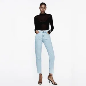Zara NWOT High Waist Mom Fit Jeans Size 8 Light Blue Wash Straight Leg