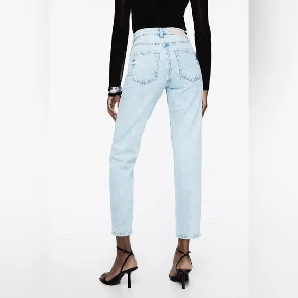 Zara NWOT High Waist Mom Fit Jeans Size 8 Light Blue Wash Straight Leg