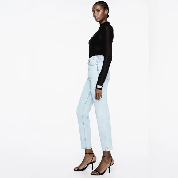 Zara NWOT High Waist Mom Fit Jeans Size 8 Light Blue Wash Straight Leg