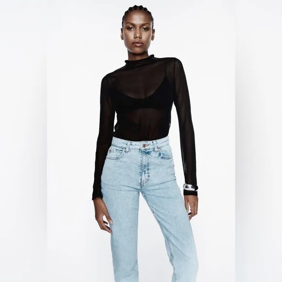 Zara NWOT High Waist Mom Fit Jeans Size 8 Light Blue Wash Straight Leg