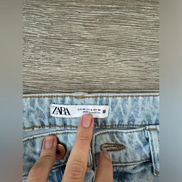 Zara NWOT High Waist Mom Fit Jeans Size 8 Light Blue Wash Straight Leg