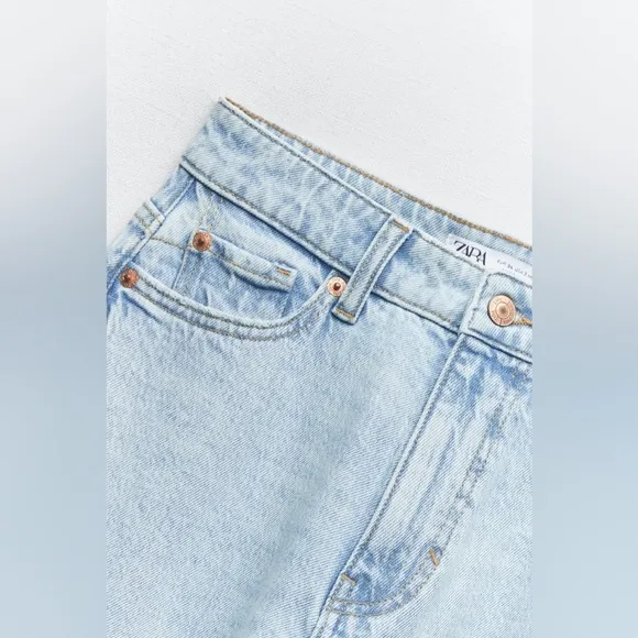 Zara NWOT High Waist Mom Fit Jeans Size 8 Light Blue Wash Straight Leg