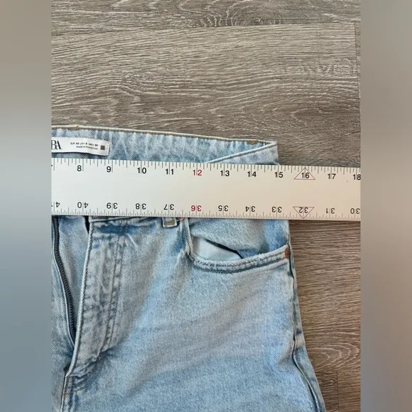 Zara NWOT High Waist Mom Fit Jeans Size 8 Light Blue Wash Straight Leg